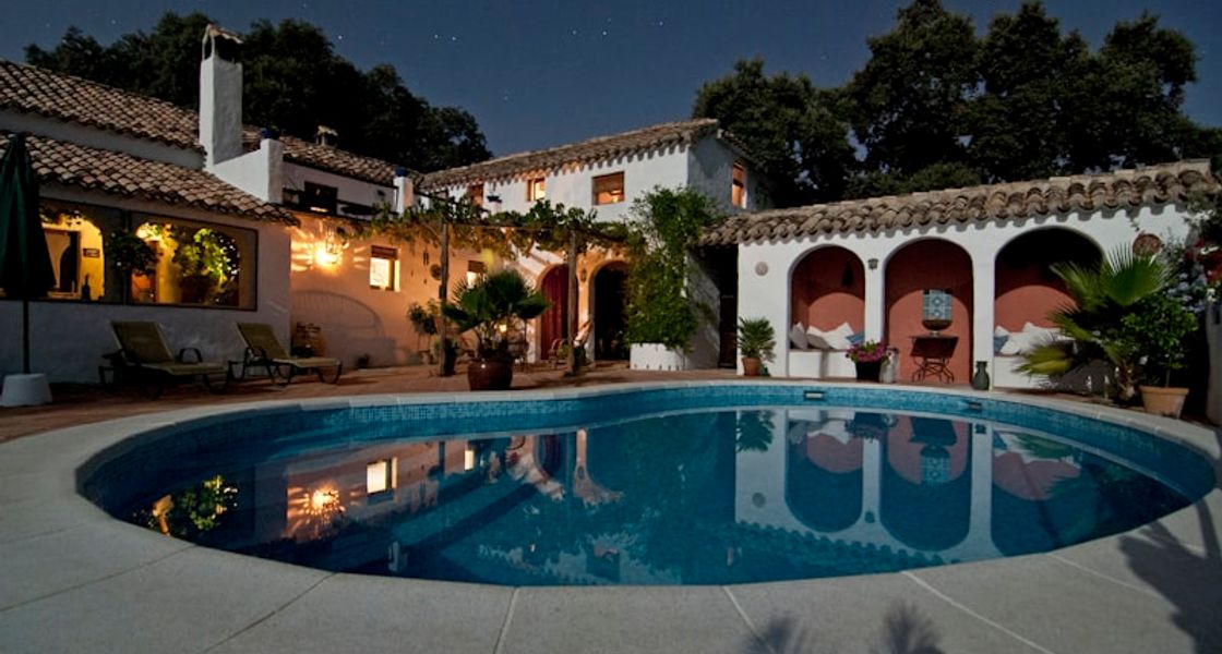 What Does a Home Insurance Policy Include?